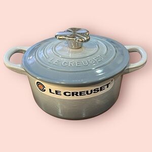 Le Creuset Cast Iron Dutch Oven with Bear Knob (Coastal Blue)